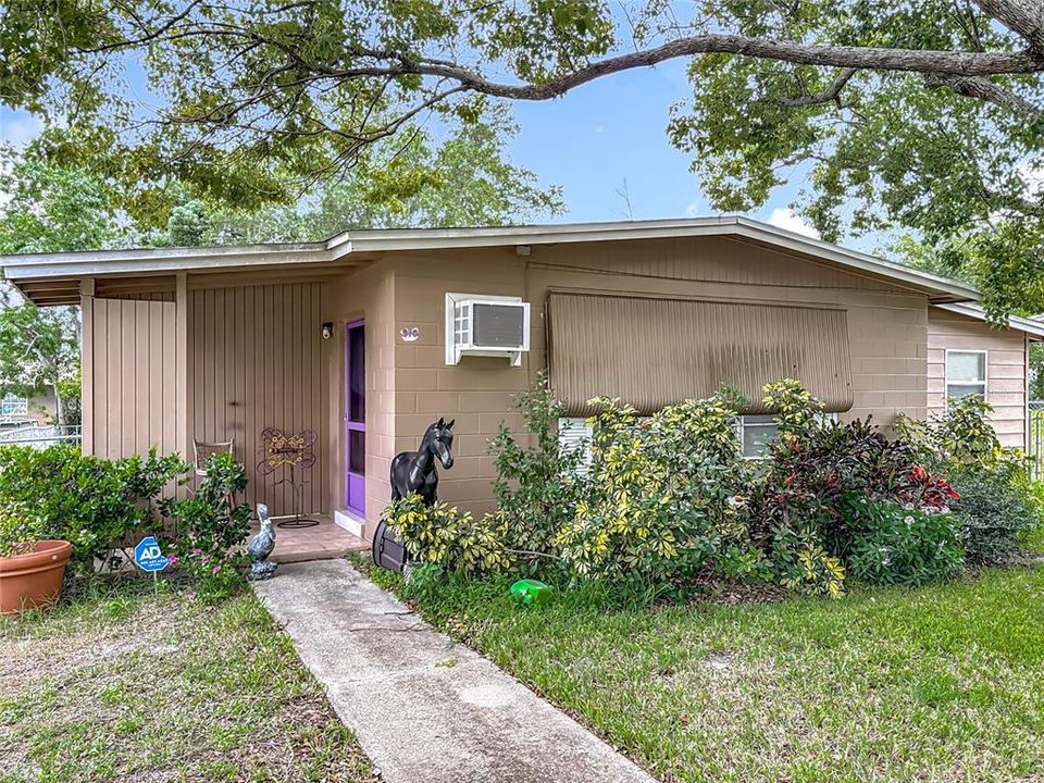 Active With Contract: $140,000 (2 beds, 1 baths, 741 Square Feet)