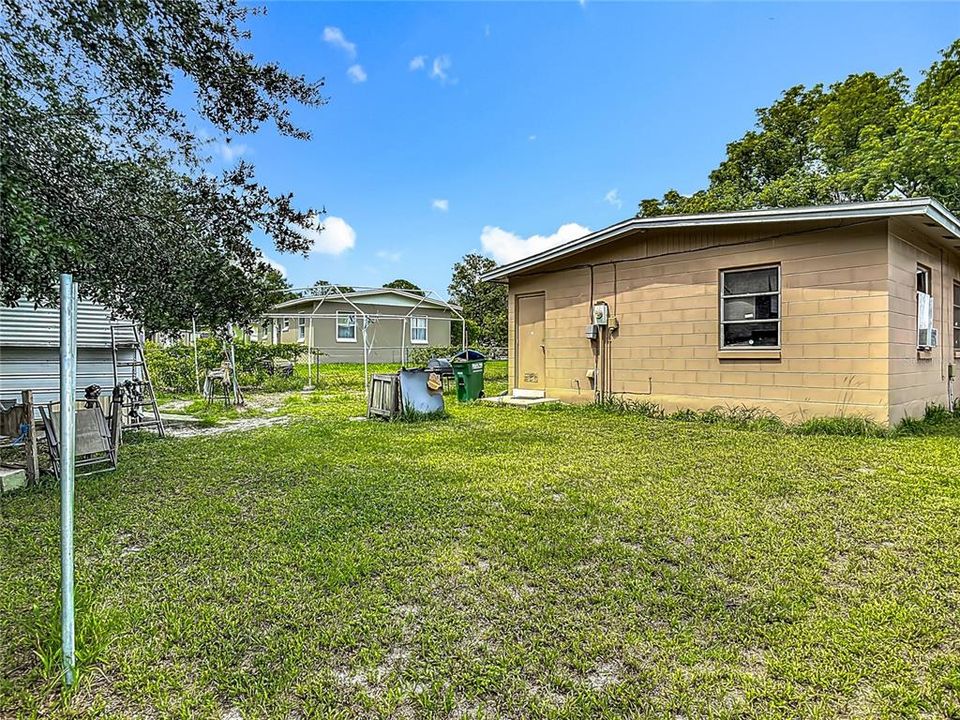 Active With Contract: $140,000 (2 beds, 1 baths, 741 Square Feet)