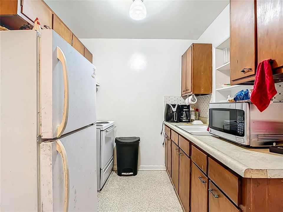 Active With Contract: $140,000 (2 beds, 1 baths, 741 Square Feet)
