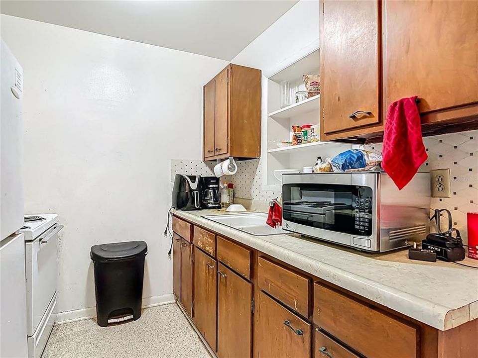 Active With Contract: $140,000 (2 beds, 1 baths, 741 Square Feet)