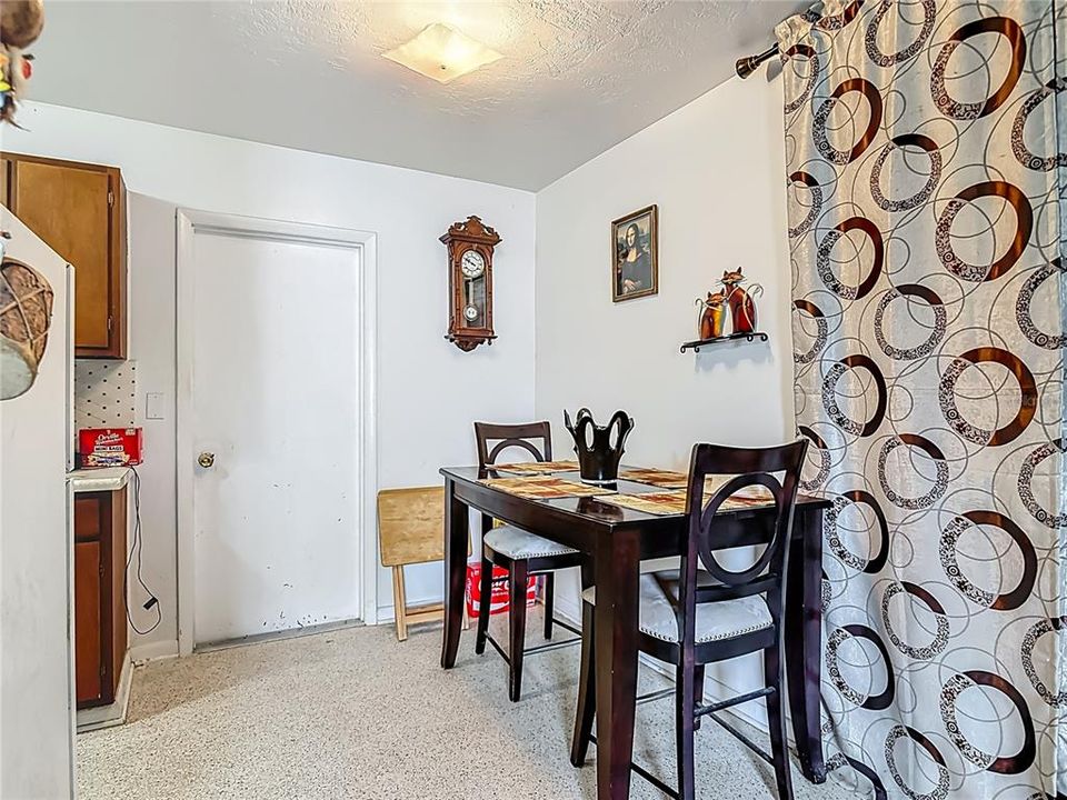 Active With Contract: $140,000 (2 beds, 1 baths, 741 Square Feet)
