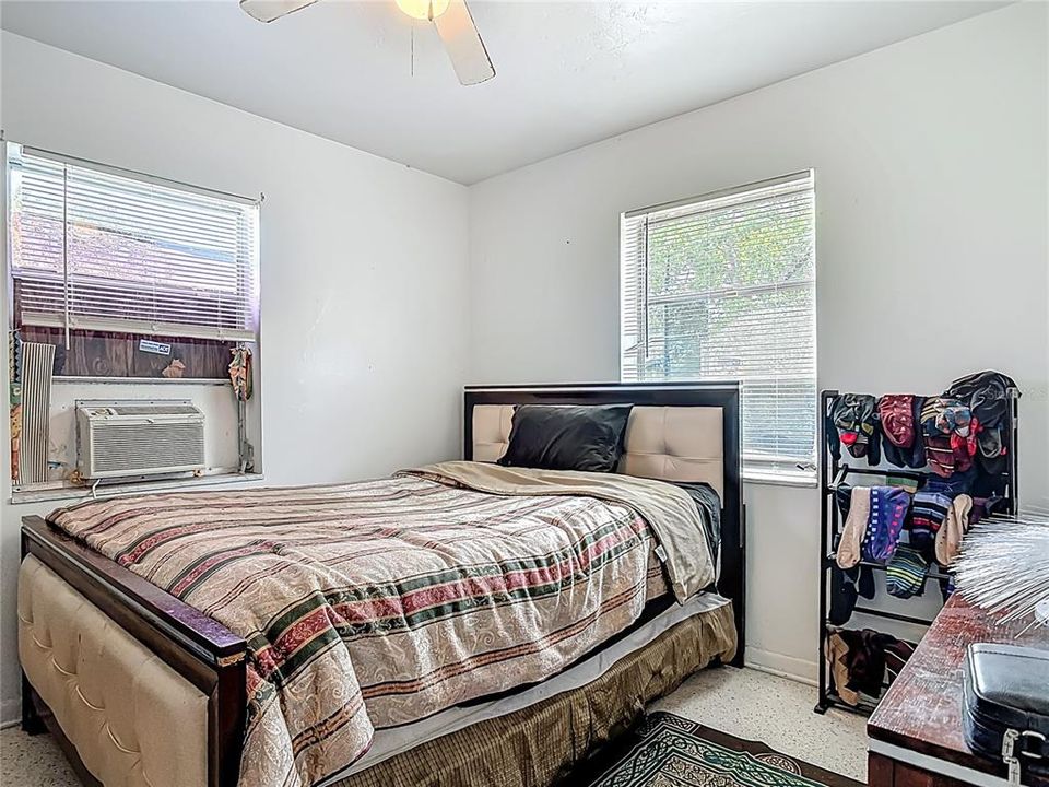 Active With Contract: $140,000 (2 beds, 1 baths, 741 Square Feet)