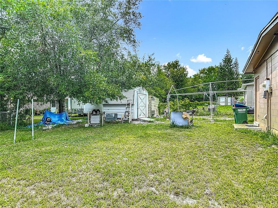 Active With Contract: $140,000 (2 beds, 1 baths, 741 Square Feet)