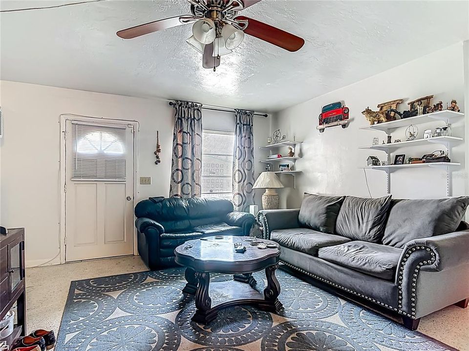 Active With Contract: $140,000 (2 beds, 1 baths, 741 Square Feet)