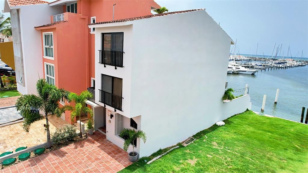 Recently Sold: $1,025,000 (4 beds, 3 baths, 2107 Square Feet)