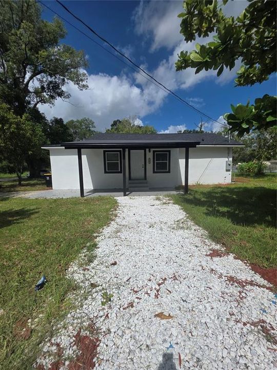 Под контрактом: $230,900 (3 спален, 2 ванн, 1018 Квадратных фут)