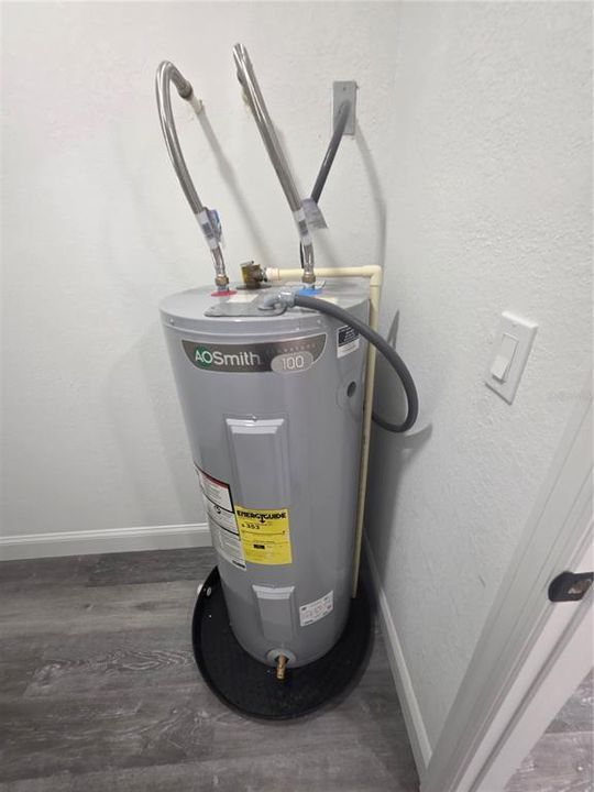 Под контрактом: $230,900 (3 спален, 2 ванн, 1018 Квадратных фут)