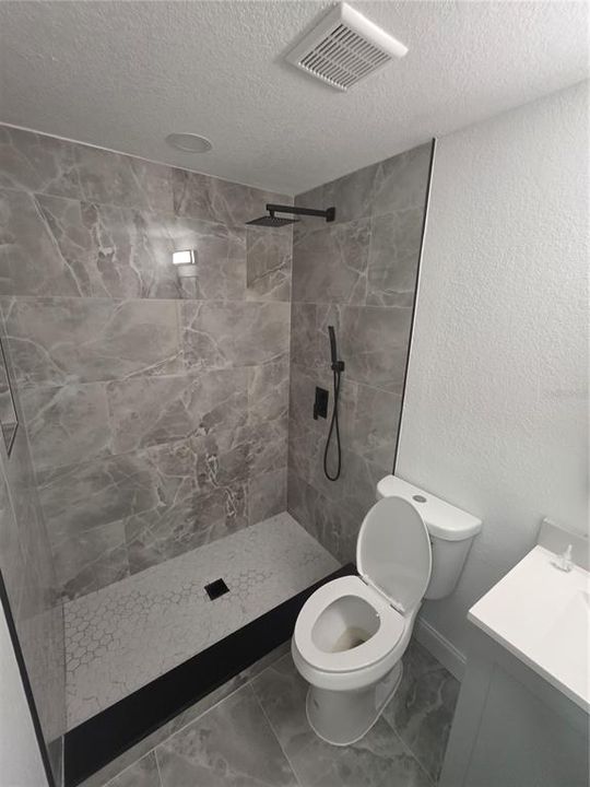 Под контрактом: $230,900 (3 спален, 2 ванн, 1018 Квадратных фут)