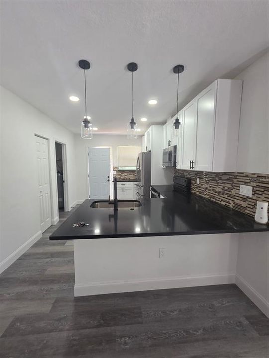 Под контрактом: $230,900 (3 спален, 2 ванн, 1018 Квадратных фут)