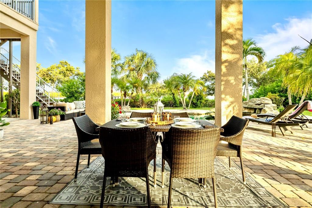 For Sale: $2,198,500 (5 beds, 3 baths, 4092 Square Feet)