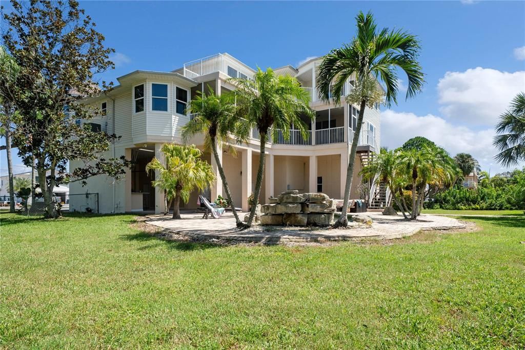 For Sale: $2,198,500 (5 beds, 3 baths, 4092 Square Feet)