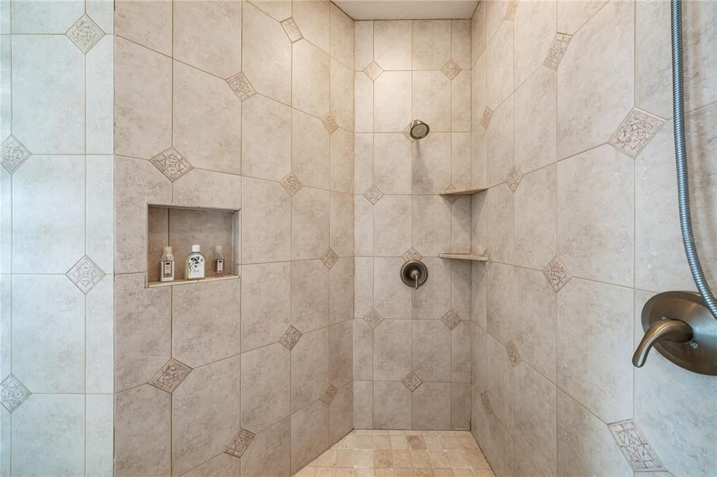 For Sale: $2,198,500 (5 beds, 3 baths, 4092 Square Feet)