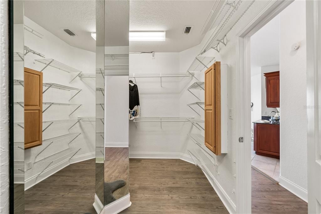 For Sale: $2,198,500 (5 beds, 3 baths, 4092 Square Feet)