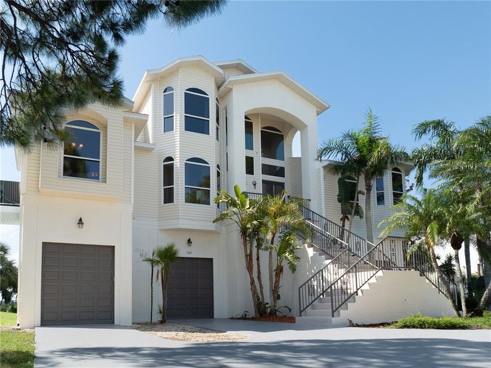 For Sale: $2,198,500 (5 beds, 3 baths, 4092 Square Feet)