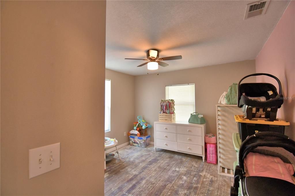 合同活跃: $228,000 (2 贝兹, 1 浴室, 1110 平方英尺)