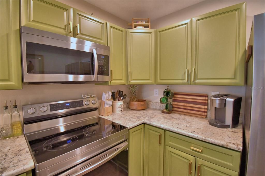 合同活跃: $228,000 (2 贝兹, 1 浴室, 1110 平方英尺)