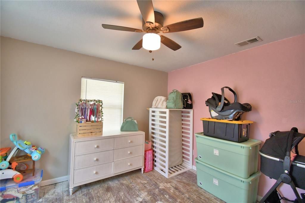 合同活跃: $228,000 (2 贝兹, 1 浴室, 1110 平方英尺)