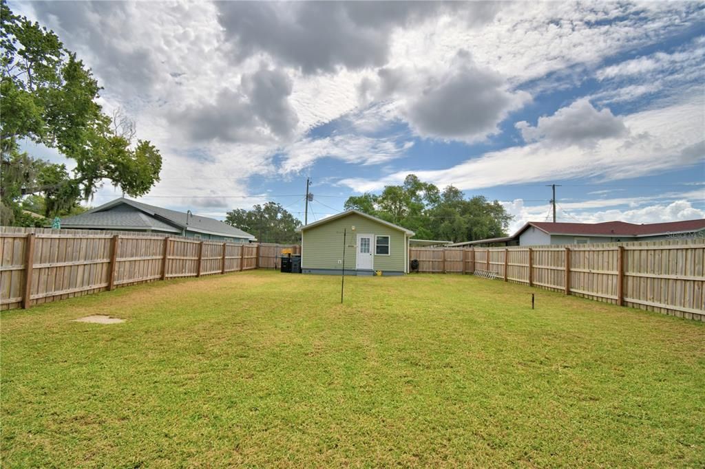 合同活跃: $228,000 (2 贝兹, 1 浴室, 1110 平方英尺)