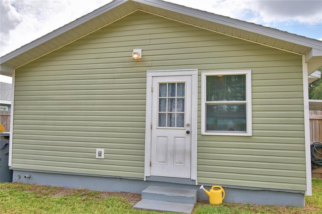 合同活跃: $228,000 (2 贝兹, 1 浴室, 1110 平方英尺)