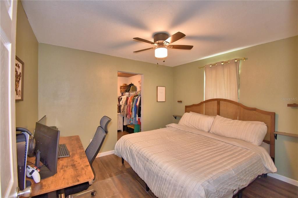 合同活跃: $228,000 (2 贝兹, 1 浴室, 1110 平方英尺)