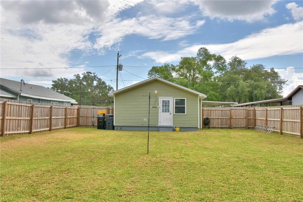 合同活跃: $228,000 (2 贝兹, 1 浴室, 1110 平方英尺)