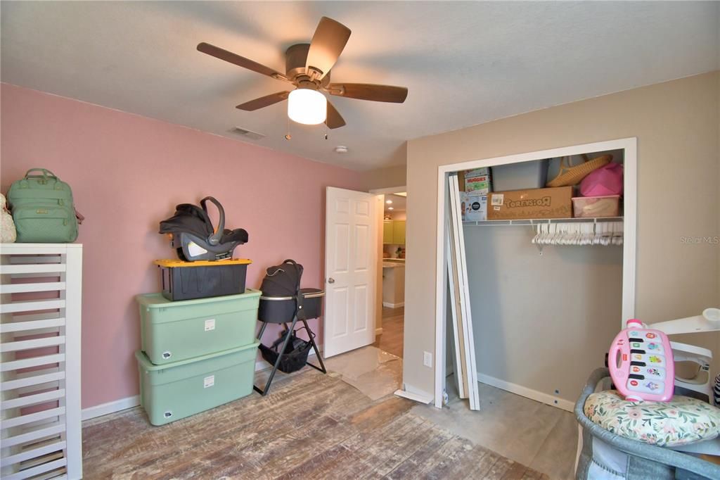 合同活跃: $228,000 (2 贝兹, 1 浴室, 1110 平方英尺)