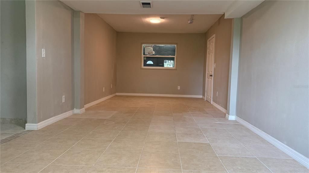 Active With Contract: $1,600 (3 beds, 2 baths, 1906 Square Feet)