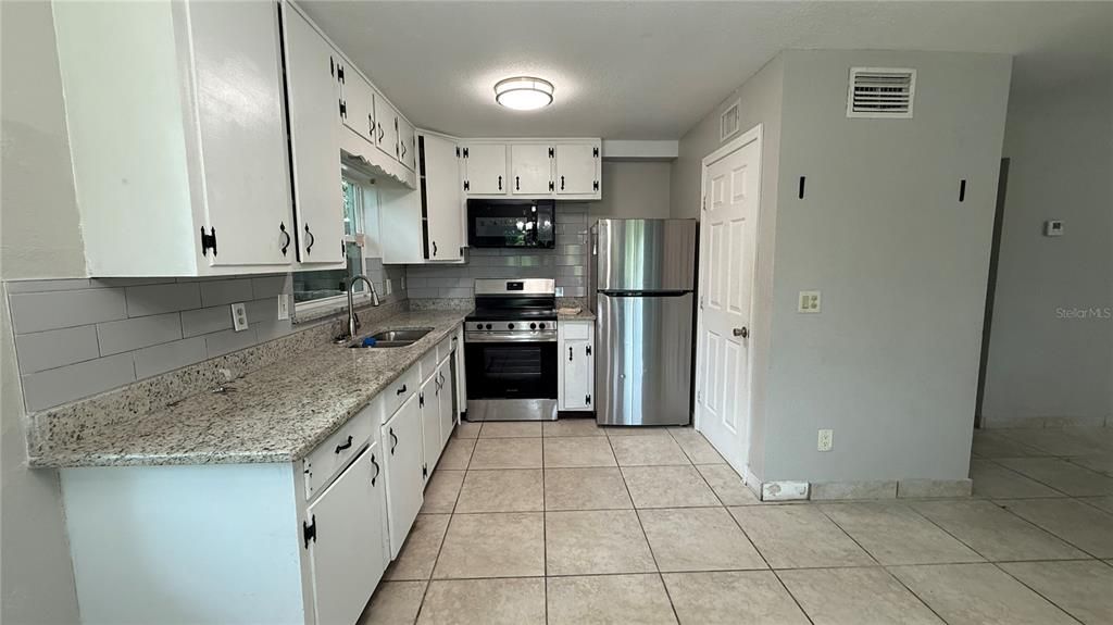 Active With Contract: $1,600 (3 beds, 2 baths, 1906 Square Feet)