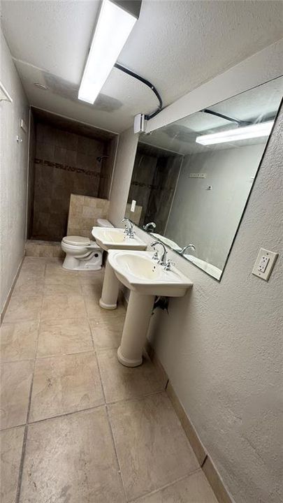 Active With Contract: $1,600 (3 beds, 2 baths, 1906 Square Feet)