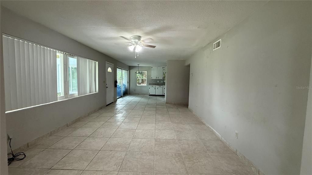 Active With Contract: $1,600 (3 beds, 2 baths, 1906 Square Feet)