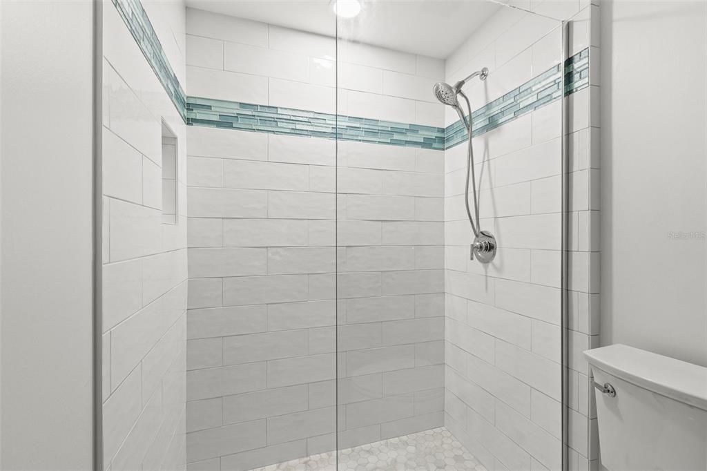 待售: $1,689,000 (6 贝兹, 5 浴室, 5708 平方英尺)