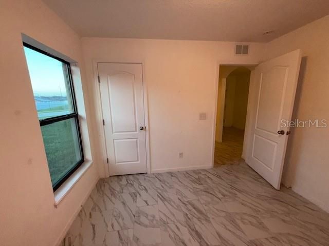 Под контрактом: $220,000 (3 спален, 2 ванн, 1331 Квадратных фут)