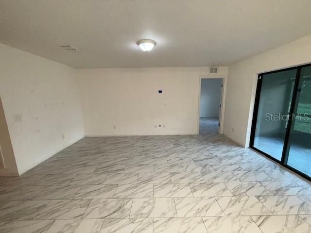 Под контрактом: $220,000 (3 спален, 2 ванн, 1331 Квадратных фут)