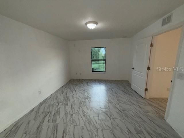 Под контрактом: $220,000 (3 спален, 2 ванн, 1331 Квадратных фут)