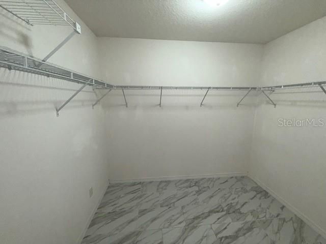 Под контрактом: $220,000 (3 спален, 2 ванн, 1331 Квадратных фут)