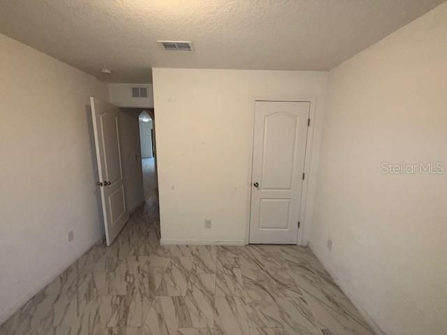 Под контрактом: $220,000 (3 спален, 2 ванн, 1331 Квадратных фут)