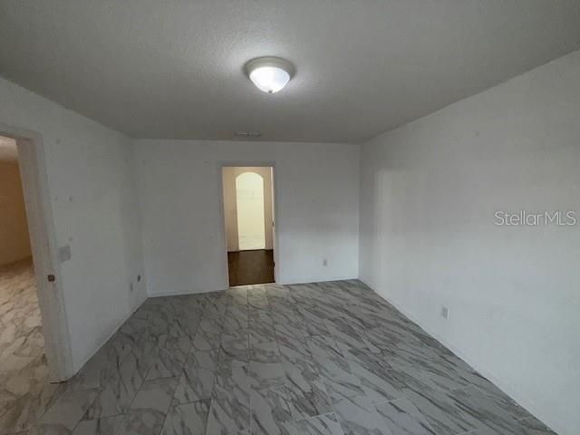 Под контрактом: $220,000 (3 спален, 2 ванн, 1331 Квадратных фут)