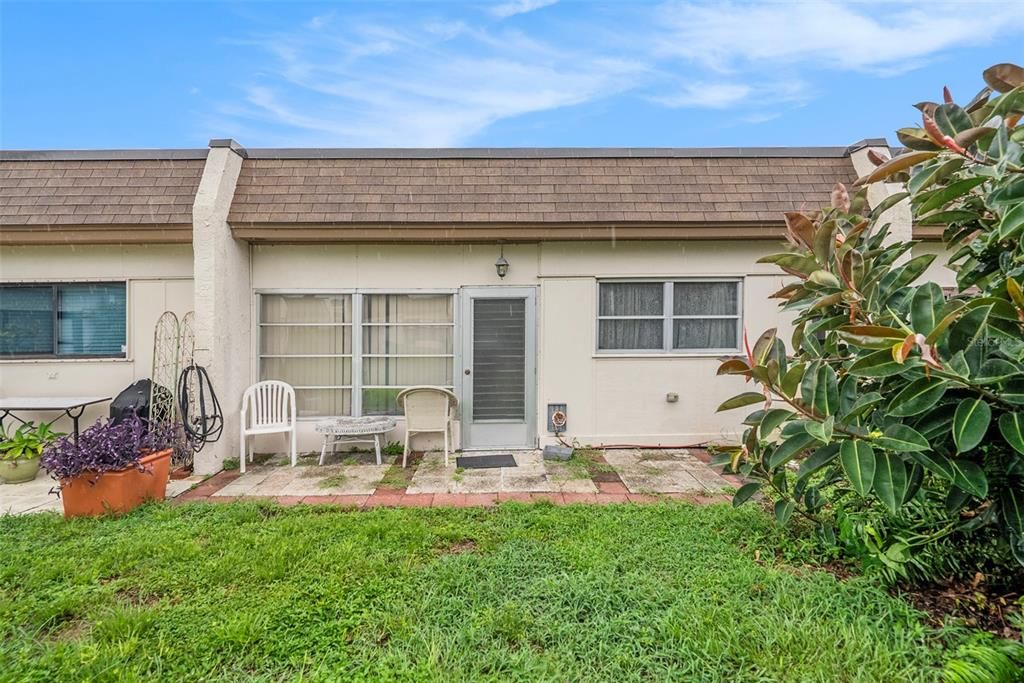 For Sale: $120,000 (2 beds, 2 baths, 886 Square Feet)