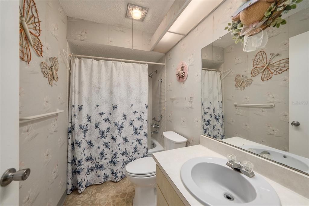 For Sale: $120,000 (2 beds, 2 baths, 886 Square Feet)