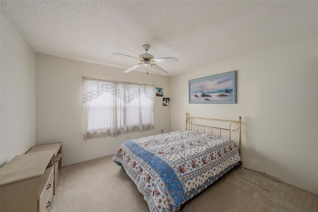 For Sale: $120,000 (2 beds, 2 baths, 886 Square Feet)