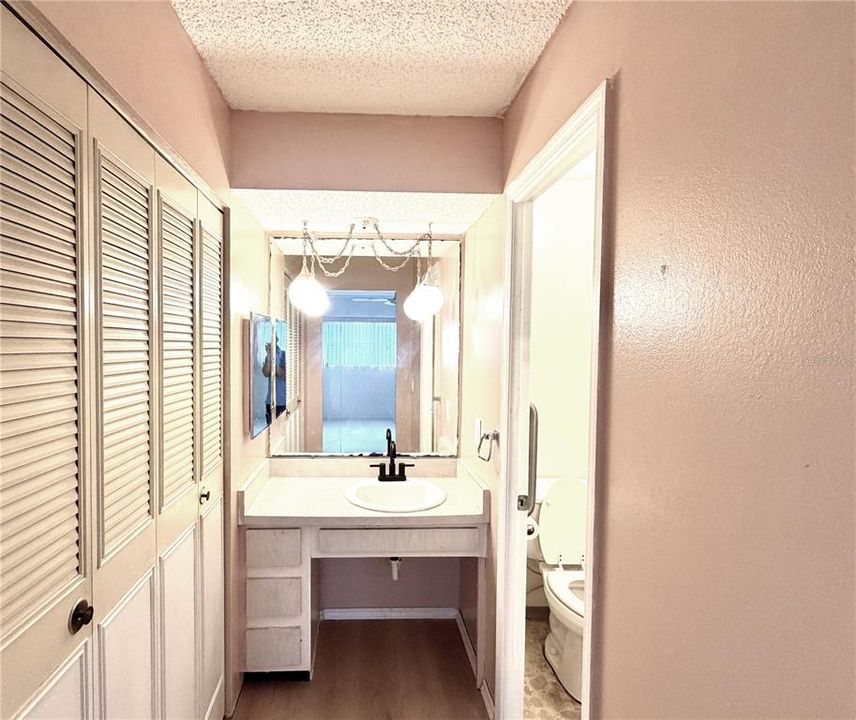 For Sale: $120,000 (2 beds, 2 baths, 886 Square Feet)