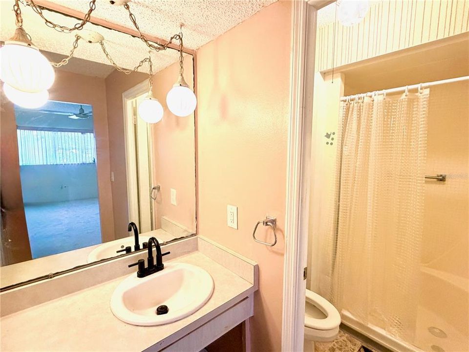 For Sale: $120,000 (2 beds, 2 baths, 886 Square Feet)