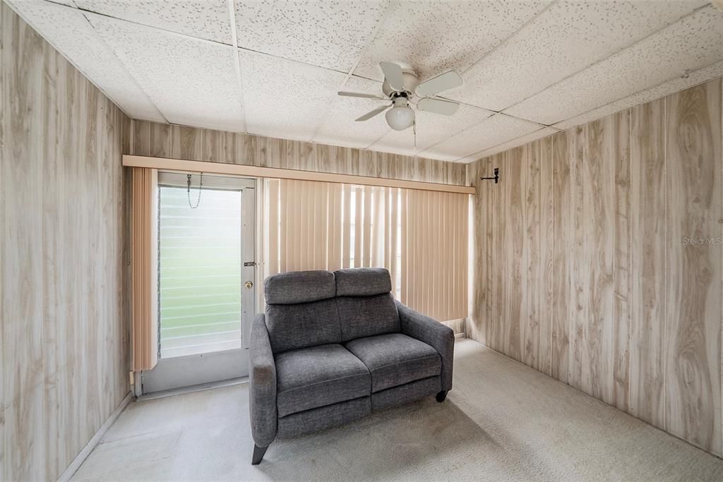 For Sale: $120,000 (2 beds, 2 baths, 886 Square Feet)