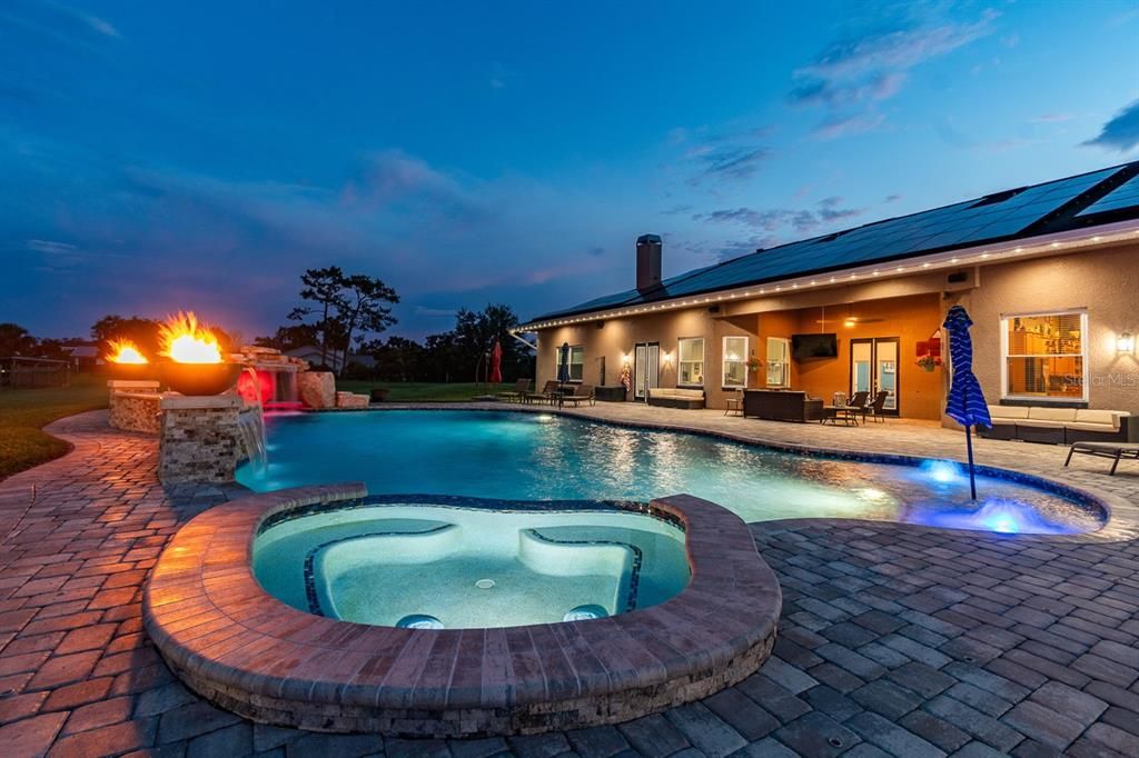 待售: $2,350,000 (6 贝兹, 4 浴室, 6032 平方英尺)