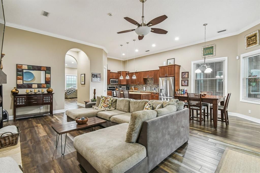 待售: $2,350,000 (6 贝兹, 4 浴室, 6032 平方英尺)