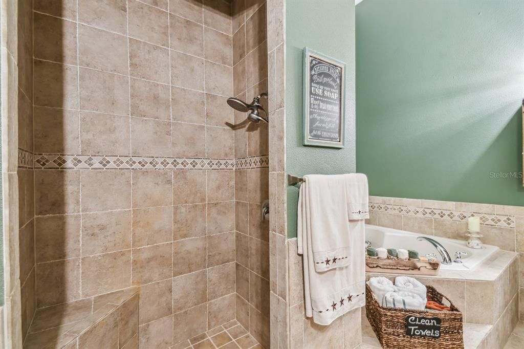 待售: $2,350,000 (6 贝兹, 4 浴室, 6032 平方英尺)