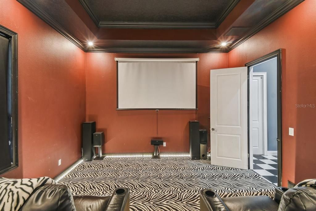 待售: $2,350,000 (6 贝兹, 4 浴室, 6032 平方英尺)