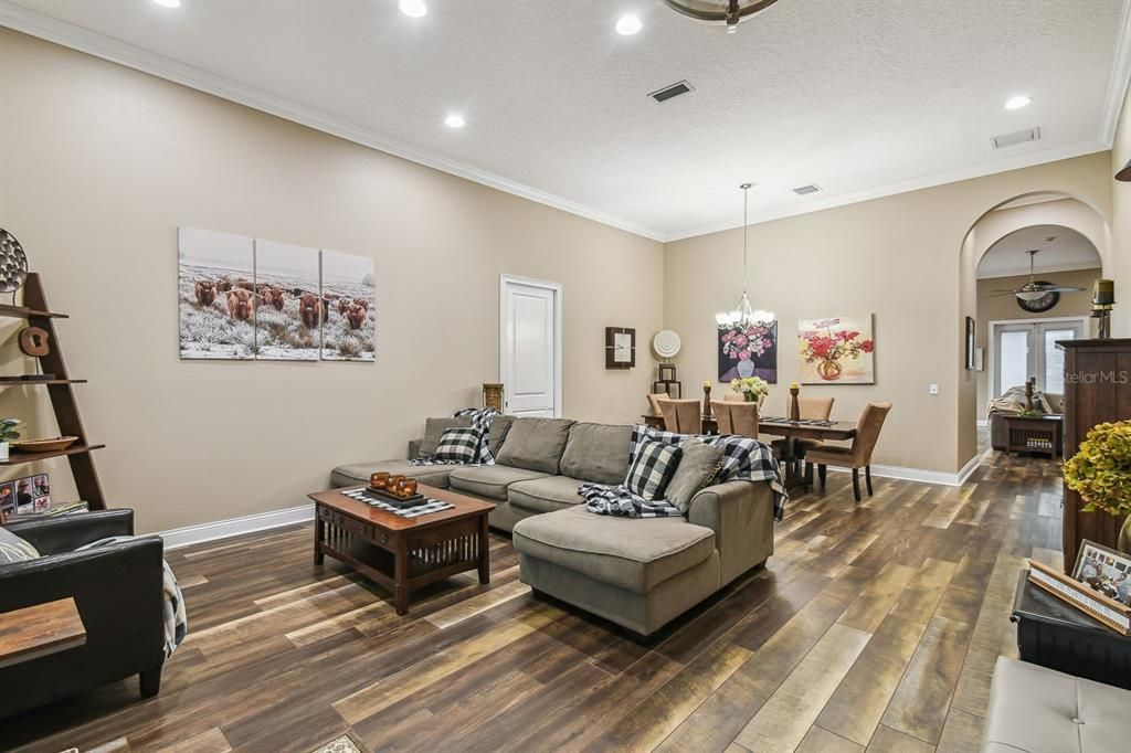 待售: $2,350,000 (6 贝兹, 4 浴室, 6032 平方英尺)