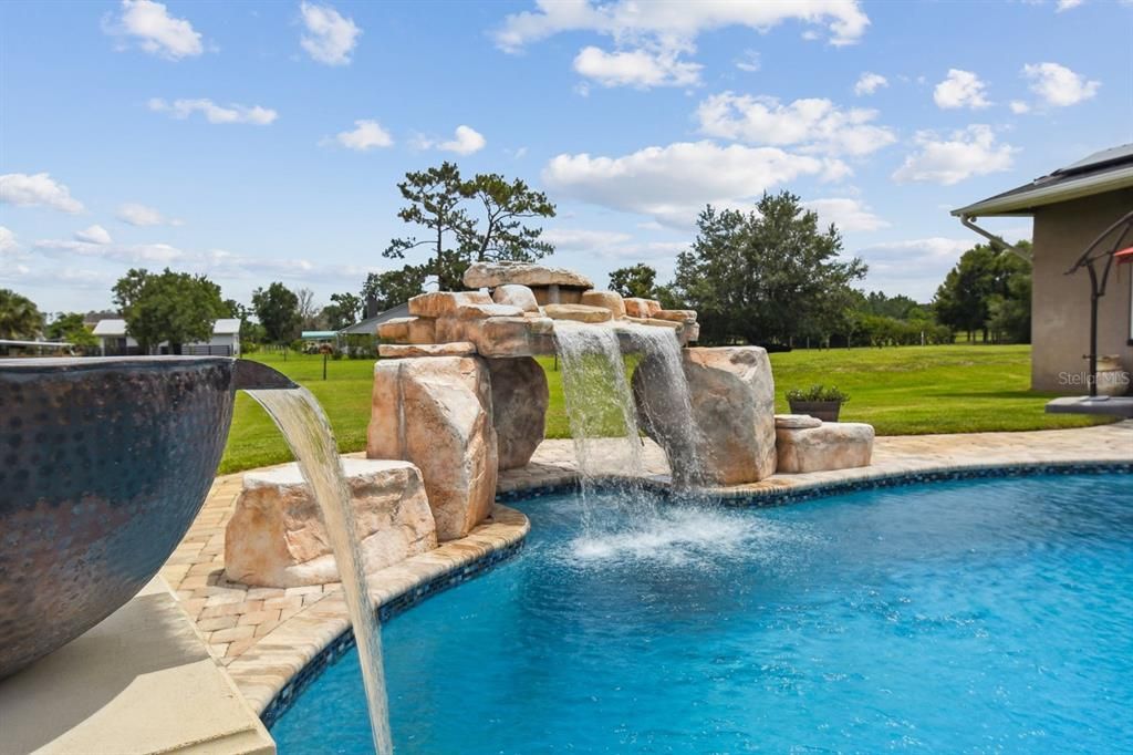 待售: $2,350,000 (6 贝兹, 4 浴室, 6032 平方英尺)