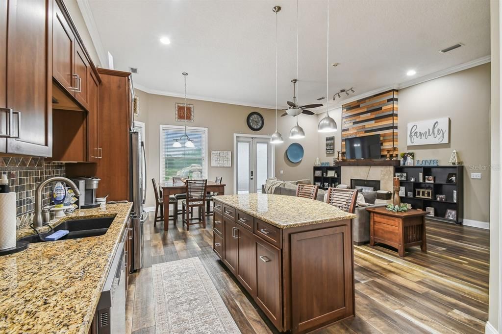 待售: $2,350,000 (6 贝兹, 4 浴室, 6032 平方英尺)